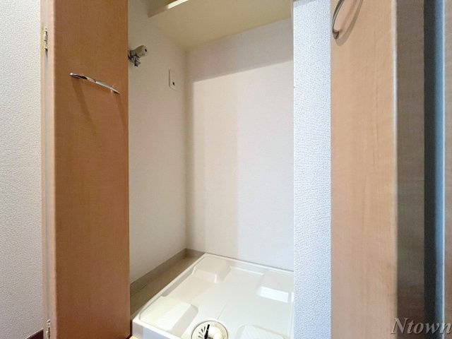 【設備】 | プレサンス泉セレグレード | 洗濯機置き場です。