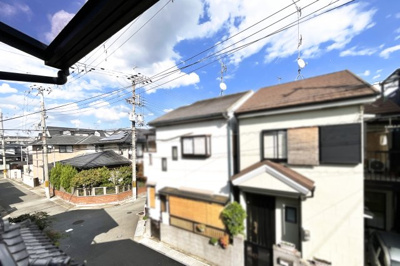 【展望】 | 宇治市五ヶ庄一里塚　中古戸建 | 【バルコニーからの街並み】交通量の少ない静かな住宅街です。