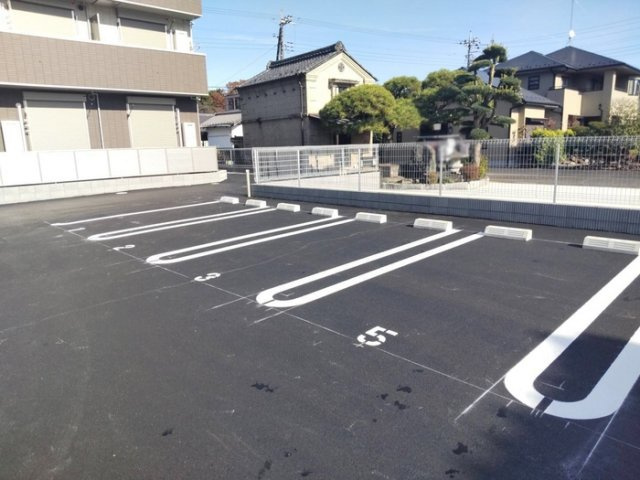 レスコンフォールの駐車場