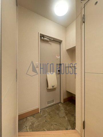 アベイユガーデンの玄関