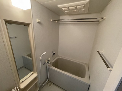 【浴室】 | ハッピースリーヒルズ | 洋室