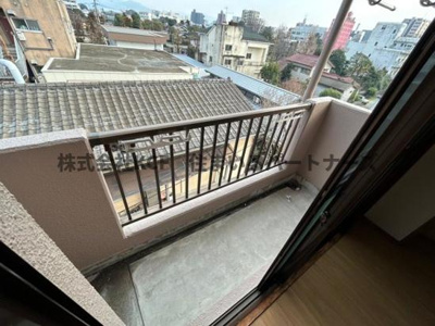 【バルコニー】 | カーサ櫛原 | 外からの目が気にならないバルコニーで洗濯物が干せます