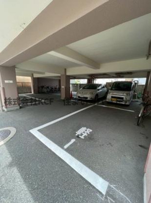 【駐車場】 | カーサ櫛原 | 駐車場に車を止められます