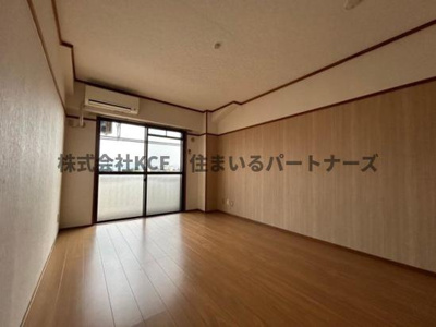 【居間・リビング】 | カーサ櫛原 | こちらの居間で趣味の時間をお楽しみください