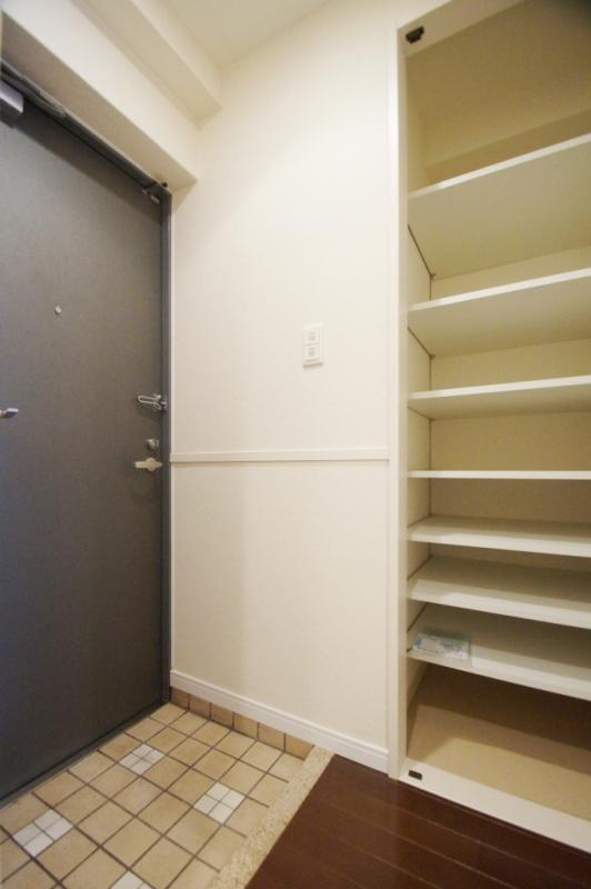 ドゥーエ平尾の玄関|ドゥーエ平尾(1LDK) 玄関収納