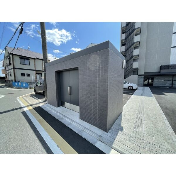 プレデコート西京極の駐車場