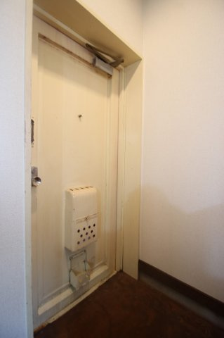 第6年見マンションのエントランス