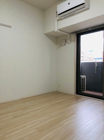 仲介手数料0！！RAFFLE OZONEⅡ -South Garden-の居間・リビング