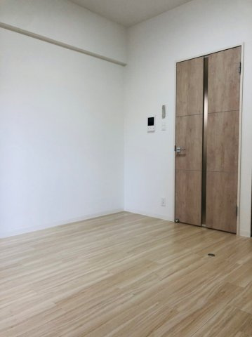 仲介手数料0！！RAFFLE OZONEⅡ -South Garden-の居間・リビング