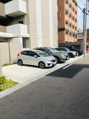 仲介手数料0！！RAFFLE OZONEⅡ -South Garden-の駐車場