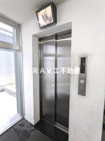 ジュネーゼグラン本町EASTのその他共用部分|【ジュネーゼグラン本町EAST】モニター付きエレベーターで安心