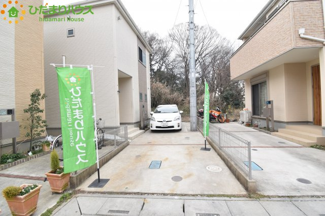 西区指扇　中古一戸建ての駐車場
