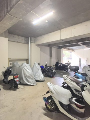 【駐車場】 | パロス美野島 | 車をお持ちの方に嬉しい駐車場付きの物件です