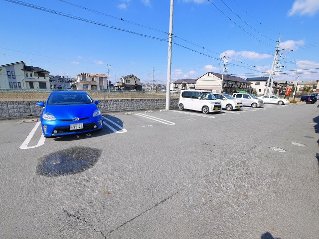 リビングタウン天理　Ｂ棟の駐車場|駐車場完備です