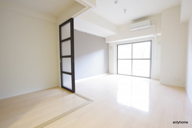 ルミネソレイユ江坂　仲介手数料無料の居間・リビング