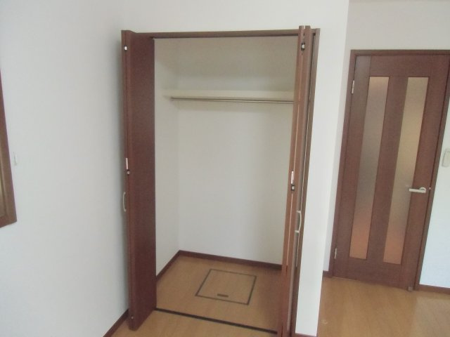 習志野市谷津２丁目のアパートの収納