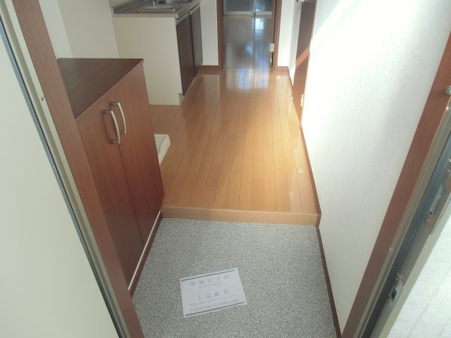 習志野市谷津２丁目のアパートの玄関|シンプルで使いやすい玄関です