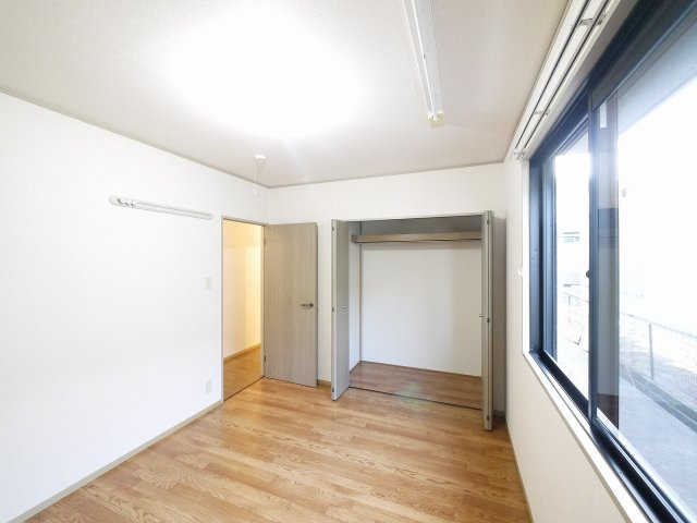 ラーク兼吉Cの収納|明るい洋室です