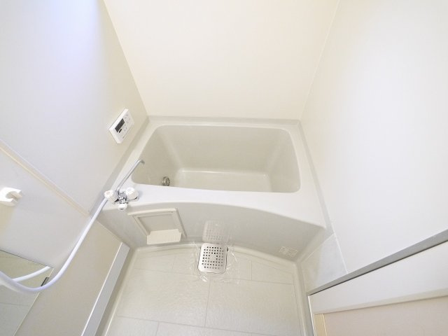 ラーク兼吉Cの浴室|落ち着いた空間のお風呂です
