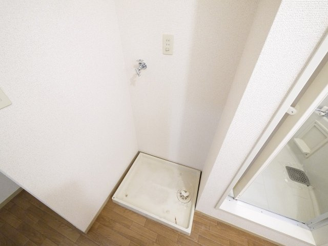 ラーク兼吉Cの設備|室内に洗濯機置き場がございます