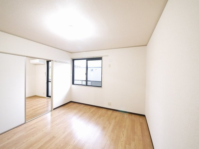 ラーク兼吉Cの洋室|使い勝手のいい洋室です