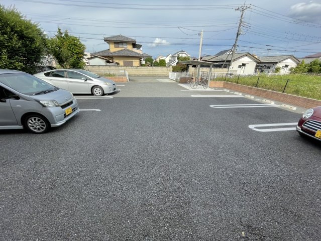 【駐車場】 | ラルーチェⅤ