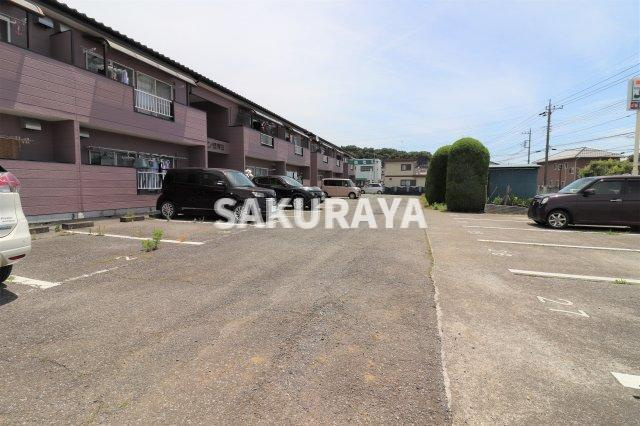 メゾン根岸　Ｂ棟の駐車場