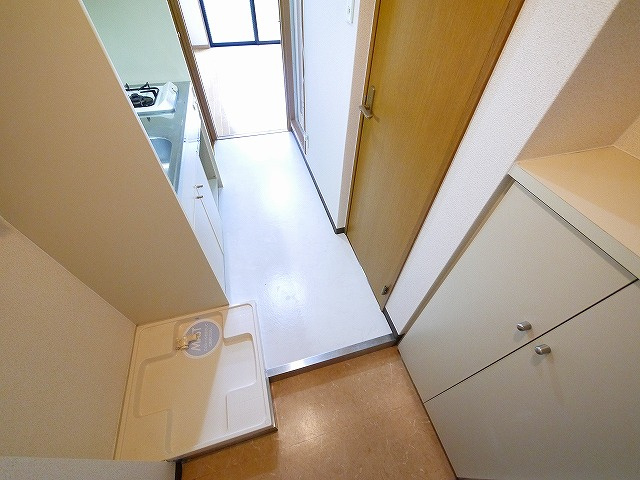 オーキッドあやめ池の玄関|収納もある玄関です