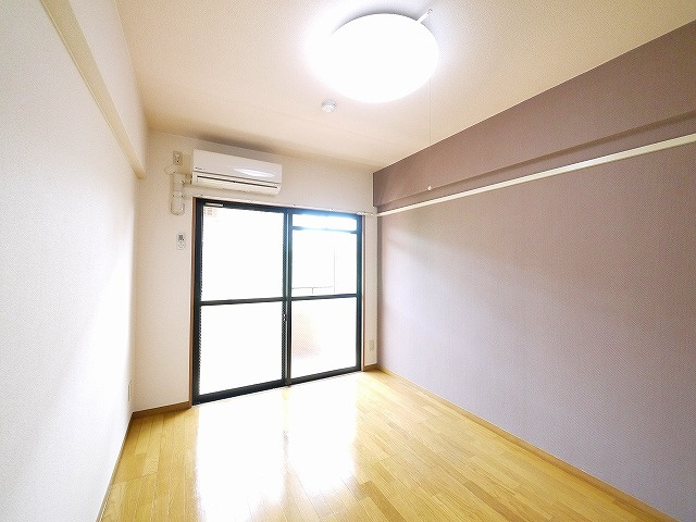 オーキッドあやめ池の寝室|きれいな洋室です