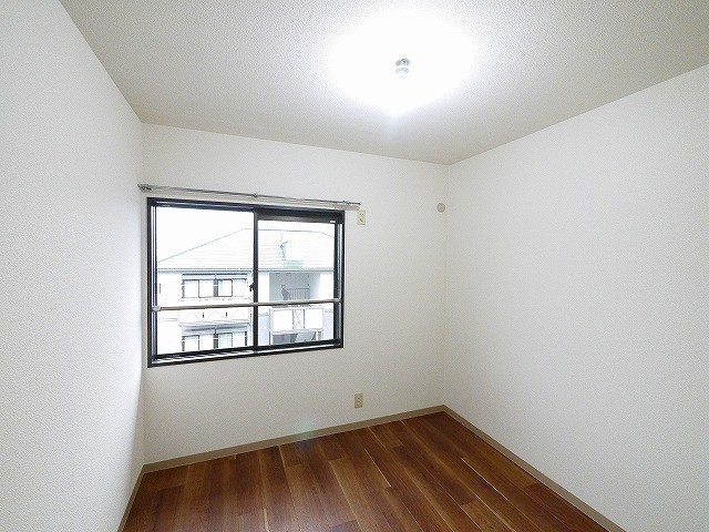 サニープラザの洋室