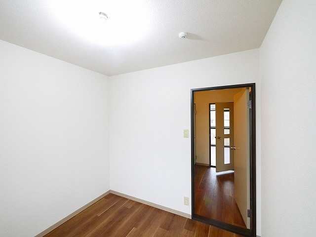 サニープラザの洋室