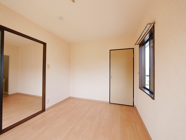 サニープラザの洋室