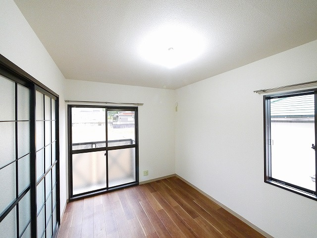 サニープラザの洋室