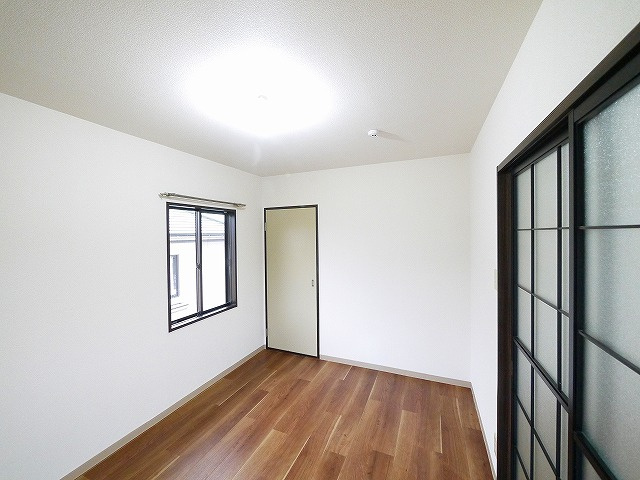 サニープラザの洋室