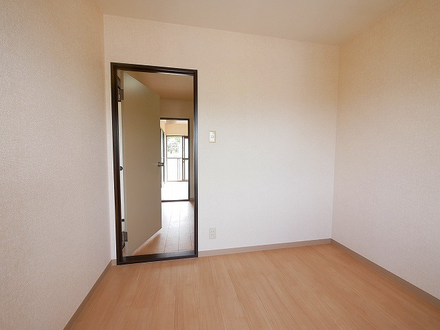 サニープラザの洋室