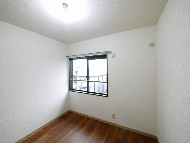 サニープラザの洋室