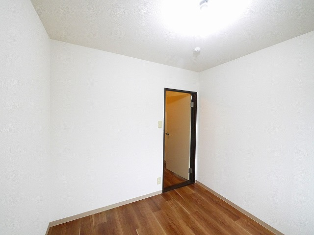 サニープラザの洋室