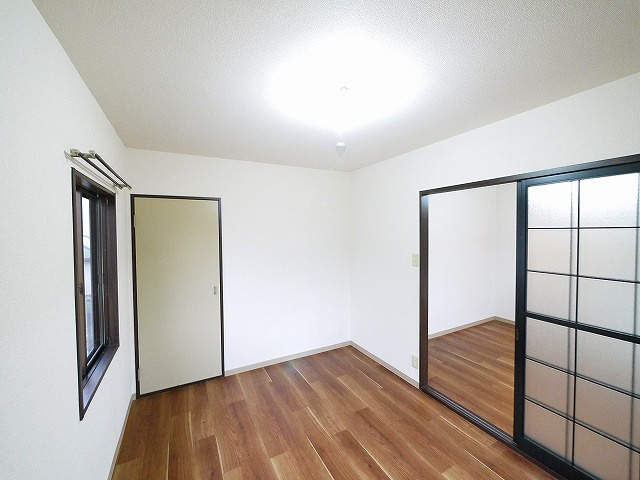 サニープラザの洋室