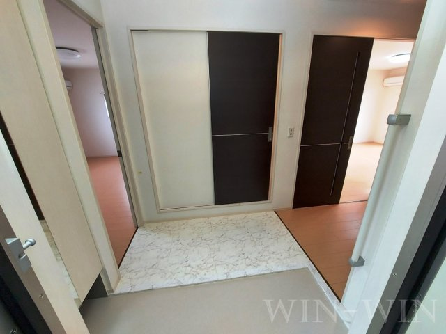 レジデンス芦原 B棟の玄関