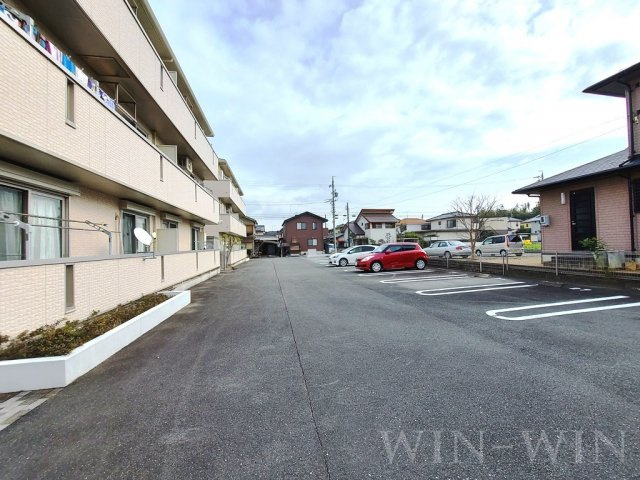 レジデンス芦原 B棟の駐車場