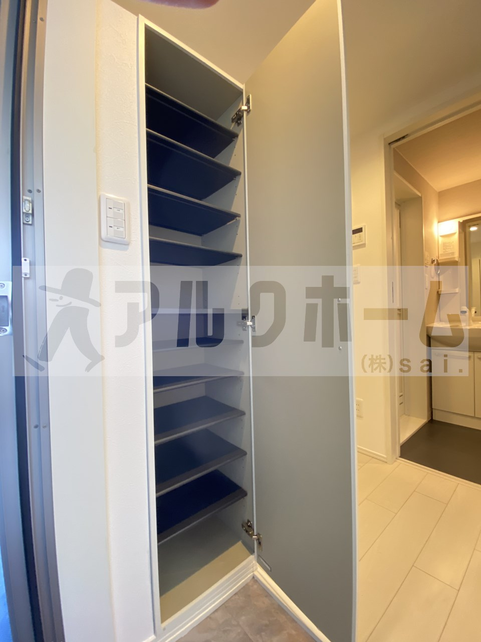 ルネッサ八尾南の玄関