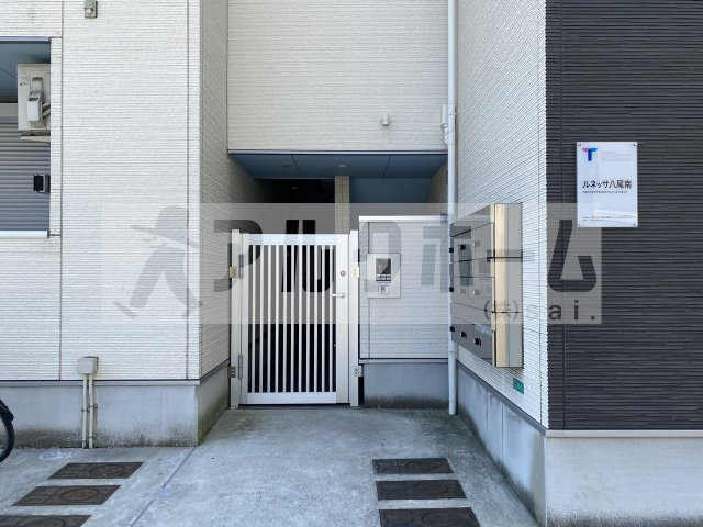 ルネッサ八尾南のエントランス