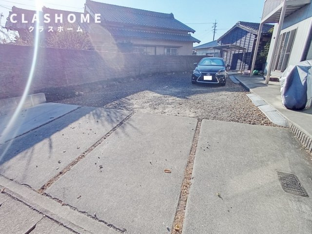 ピアージュ重原Bの駐車場
