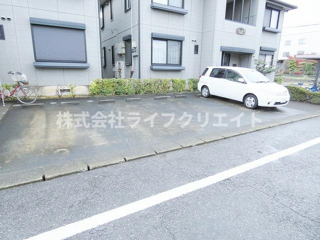クレールBの駐車場