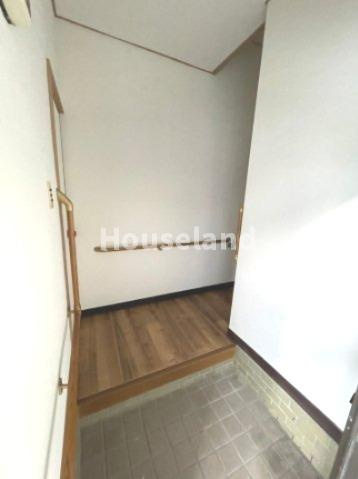 鳴神戸建　115-21の玄関