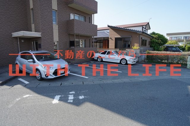 グランディール宮ノ陣【10,000円キャッシュバック対象物件】の駐車場|駐車場があるので、車を買う予定の方も安心です