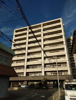 【外観】 | JR箱崎駅まで徒歩10分で、博多へのアクセス便利です。徒歩圏内に買い物施設が充実していて、長く快適に暮らせる環境が整っています