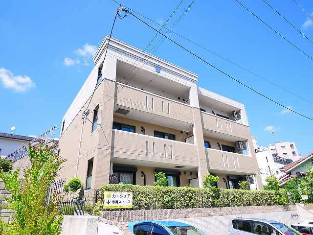 ヒルジアス生駒の外観|落ち着いた雰囲気の外観です