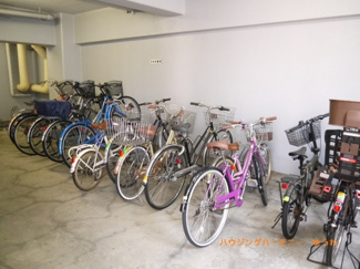 【その他共用部分】 | 建物内に、専用駐車場があります。