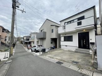 【前面道路含む現地写真】